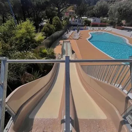 Camping 4 Etoiles - Piscine - Ccbga0g *